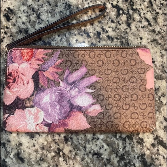 GUESS Signature Mocha multi pink Flowers Wristlet Wallet With Outer Slip Pocket - Picture 2 of 10